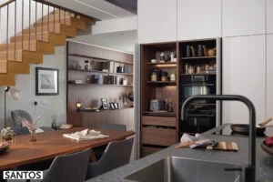 03-cocina-con-isla-y-vitrina-2