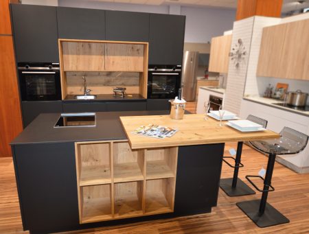 tienda-teodoro-cuesta-cocina-tipo-puente-exposicion